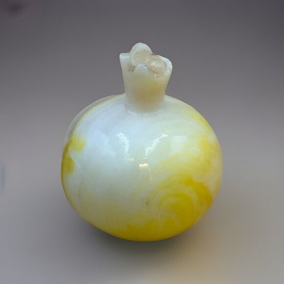Vintage Italian Alabaster Fruit, Yellow and White Carved Stone - Pomegranate - Picture 2 of 4